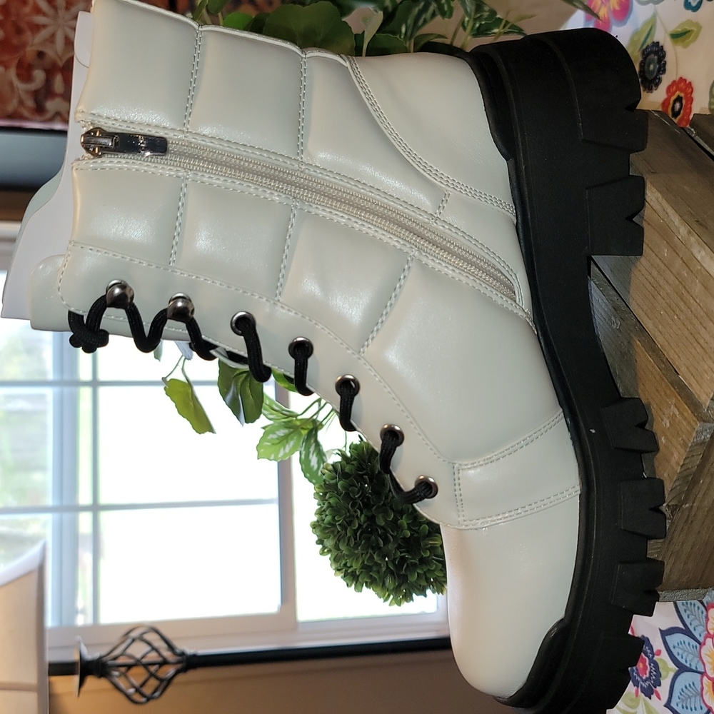 MARC FISHER Amita Lace-Up Ivory White Lug Boot - Picture 2 of 7